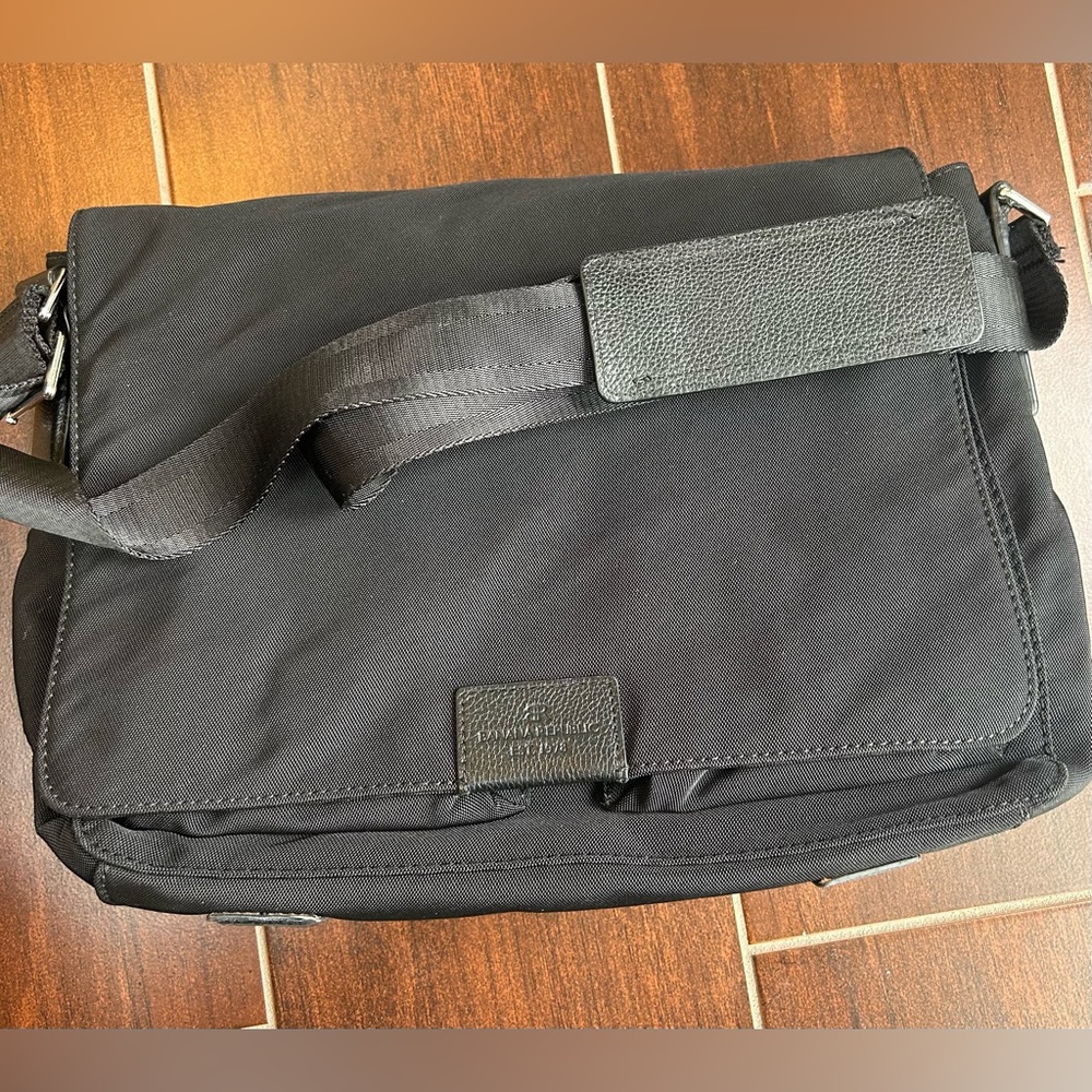 Banana Republic crossbody messenger bag